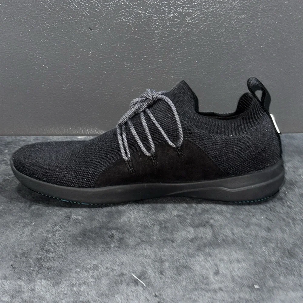 Vessi Everyday Classic Sneaker Women's Size 11 All Black on Black EUC Waterproof